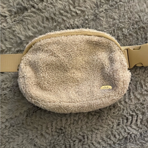 LOLE Sherpa Belt Bag - Picture 10 of 10